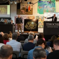 Amitai Hazan, PDG de la maison de ventes Tiroche, lors de la vente aux enchères d'œuvres d'art israéliennes en 2025 (Avec l'autorisation de Tiroche)