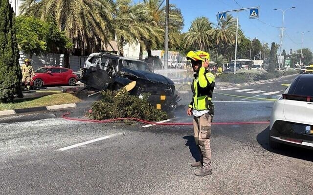 Le lieu de l'explosion d'une voiture qui a coûté la vie à un homme, à Kiryat Haïm, au nord de Haïfa, le 30 juin 2026. (Crédit : Magen David Adom)