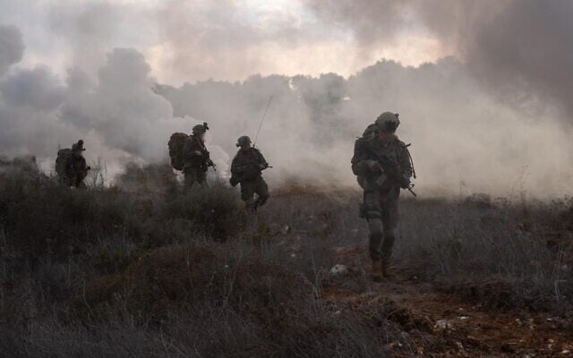 Illustration : Des soldats de la brigade de commandos en mission dans le sud du Liban, sur une photo de presse diffusée le 26 novembre 2024. (Crédit : Armée israélienne)