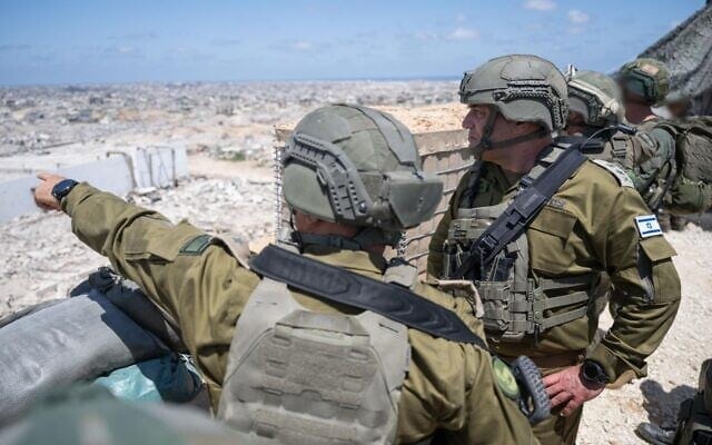 Le chef d’état-major de l’armée israélienne, le lieutenant-général Eyal Zamir, dans la bande de Gaza, le 7 juin 2026. (Crédit : Armée israélienne)