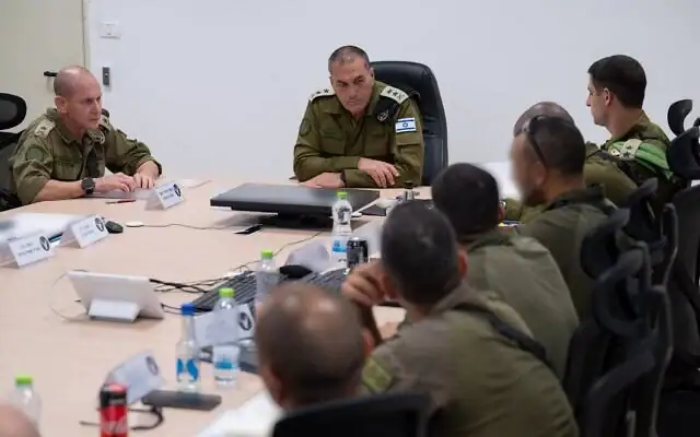 Le chef d'État-major de Tsahal, le général de corps d'armée Eyal Zamir, s'est réuni avec des officiers au Commandement Nord, le 14 juin 2026. (Armée israélienne)