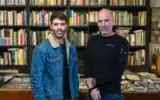 Noam Horev (à gauche) et Ziv Koren, l'écrivain et le photographe à l'origine de « We Will Rise », une installation sur le 7-Octobre, créée avec le groupe Azrieli, inaugurée le 9 juin 2026. (Crédit : Digist)