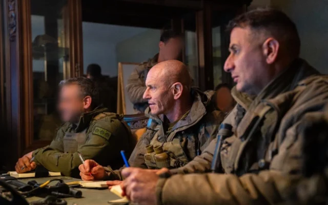 Le général de division Rafi Milo, chef du Commandement nord de l’armée israélienne, est photographié dans le sud du Liban le 14 avril 2026. (Crédit: Tsahal)