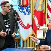 L'ancien otage Rom Braslavski (à gauche) rencontrant le président américain Donald Trump, à la Maison Blanche, le 9 juin 2026. (Crédit : Instagram/Rom Braslavski)