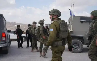 Des soldats de l'armée israélienne interviennent sur les lieux d'une fusillade près du village de Tell, en Cisjordanie, le 24 juillet 2026. (Crédit : Armée israélienne)
