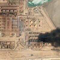 Cette image satellite, obtenue par Reuters le 21 juillet 2026, montre de la fumée s'élevant de la centrale électrique et de l'usine de dessalement de Subiya, à Subiya au Koweït, le 18 juillet 2026, à la suite d'une attaque iranienne. (Crédit : CNES 2026, diffusion Airbus DS/Image fournie par REUTERS)
