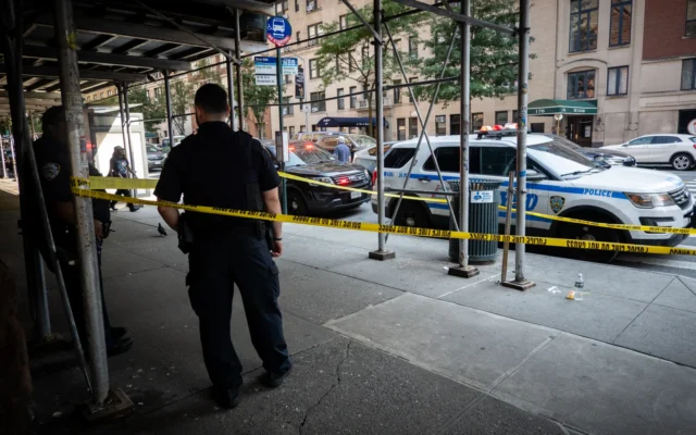Les lieux d’une deuxième agression à l’arme blanche dans l’Upper West Side de Manhattan, à New York, le 23 juillet 2026. (Crédit : Luke Tress/Times of Israel)