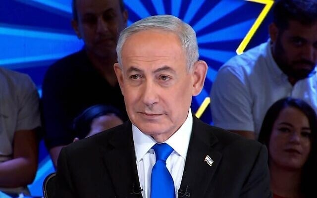 Le Premier ministre Benjamin Netanyahu interviewé dans l'émission « The Patriots » diffusée sur la Quatorzième chaîne le 30 juin 2026. (Crédit : Capture d'écran/YouTube)