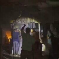 Un restaurant aurait été cambriolé puis incendié par des résidents d'implantations près de Naplouse, en Cisjordanie, le 5 juillet 2026. (Crédit : Centre de communication de l'Autorité palestinienne/Capture d'écran/X)