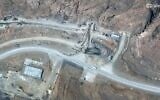 Cette image satellite diffusée par Vantor montre les accès à des tunnels d'un complexe de missiles situé à Ispahan, dans le centre de l'Iran, le 27 février 2026. (Image satellite © 2026 Vantor / AFP)