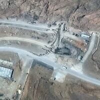 Cette image satellite diffusée par Vantor montre les accès à des tunnels d'un complexe de missiles situé à Ispahan, dans le centre de l'Iran, le 27 février 2026. (Image satellite © 2026 Vantor / AFP)