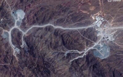 Une vue d'ensemble du complexe de tunnels de la montagne de Pickaxe, adjacent au site nucléaire de Natanz, près de Natanz, dans la province d'Ispahan, au centre de l'Iran, le 30 juin 2026. (Crédit : Image satellite ©2026 Vantor/AFP)