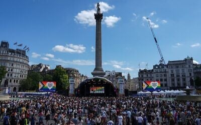 La foule se presse à Trafalgar Square après la marche annuelle de la Pride à Londres, le 4 juillet 2026. (Crédit : Carlos Jasso / AFP) La foule se presse à Trafalgar Square après la marche annuelle de la Pride à Londres, le 4 juillet 2026. (Crédit : Carlos Jasso / AFP)