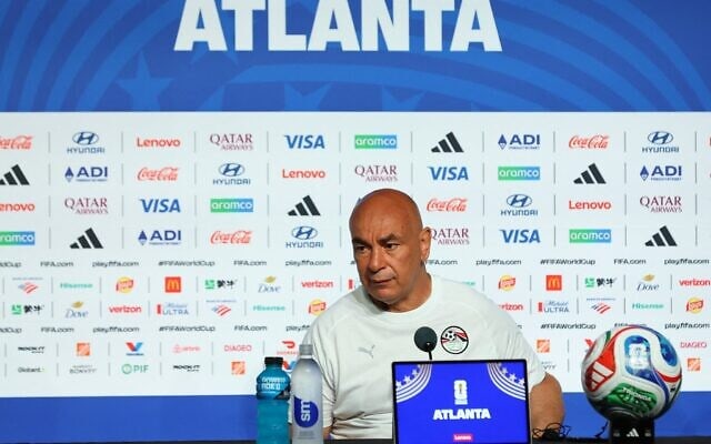 Le sélectionneur de l'Égypte, Hossam Hassan, lors d'une conférence de presse en marge de la Coupe du monde de la FIFA 2026, au stade d'Atlanta, à Atlanta, en Géorgie, le 6 juillet 2026. (Crédit : Alejandro Pagni/Getty Images/AFP)