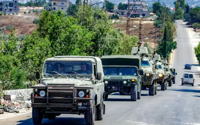 Cette photo de presse diffusée par le service de presse de l'armée libanaise le 15 juillet 2026 montre des véhicules de l'armée libanaise en patrouille dans le sud du Liban. (Crédit! Service de presse de l'armée libanaise/AFP)