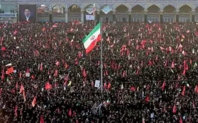 Des personnes endeuillées assistent aux prières funéraires organisées dans le cadre des journées de cérémonies en l'honneur du défunt guide suprême iranien, l'ayatollah Ali Khamenei, à Qom, en Iran, le 7 juillet 2026. (Services du guide suprême iranien via AP) Des personnes endeuillées assistent aux prières funéraires organisées dans le cadre des journées de cérémonies en l'honneur du défunt guide suprême iranien, l'ayatollah Ali Khamenei, à Qom, en Iran, le 7 juillet 2026. (Services du guide suprême iranien via AP)