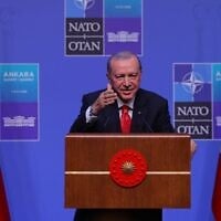 Le président turc Recep Tayyip Erdogan s'exprime lors d'une conférence de presse organisée dans le cadre du sommet de l'OTAN à Ankara, en Turquie, le 8 juillet 2026. (Crédit : AP Photo/Riza Ozel)