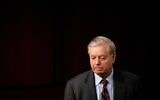 Le sénateur Lindsey Graham revenant dans la salle où se tenait l’audition de confirmation de la candidate à la Cour suprême Amy Coney Barrett, devant la commission judiciaire du Sénat, au Capitole, à Washington, le 13 octobre 2020. (Crédit : Erin Schaff/The New York Times via AP, Pool, Archive)
