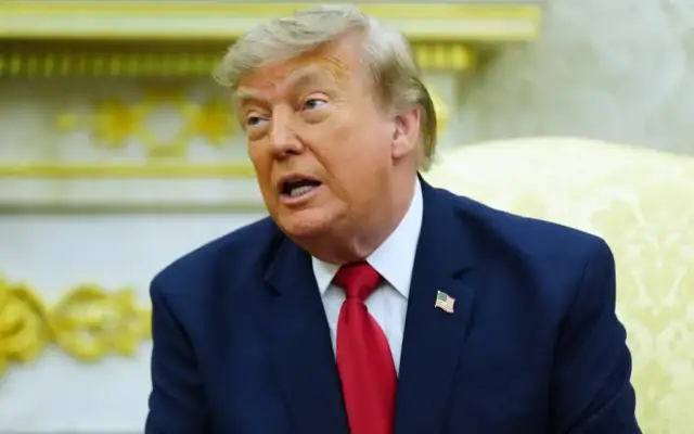 Le président américain Donald Trump s’exprime lors de sa rencontre avec le Premier ministre irakien Ali al-Zaidi dans le Bureau ovale de la Maison Blanche, le 14 juillet 2026, à Washington. (Crédit: AP/Julia Demaree Nikhinson)
