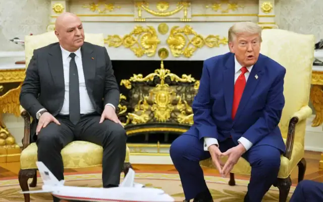 Le président Donald Trump s'entretenant avec son homologue libanais, Joseph Aoun, dans le Bureau ovale de la Maison Blanche, à Washington, le 21 juillet 2026. (Crédit : Mark Schiefelbein/AP)