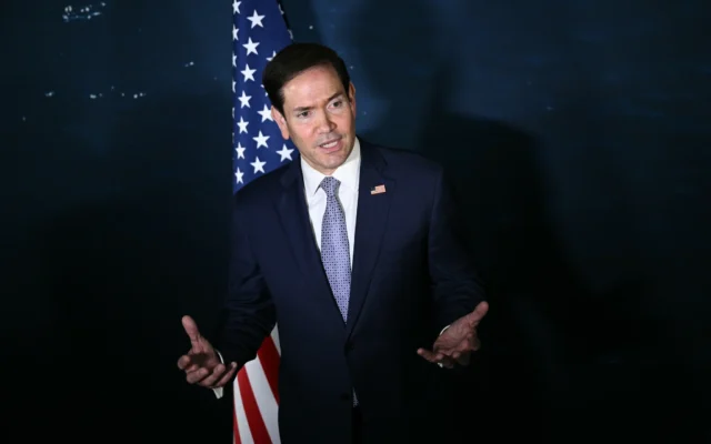 Le secrétaire d’État américain Marco Rubio s’exprimant lors d’une conférence de presse en marge de la réunion des ministres des Affaires étrangères de l’Association des nations de l’Asie du Sud-Est (ASEAN) à Pasay, dans la métropole de Manille, aux Philippines, le 22 juillet 2026. (Crédit: Brendan Smialowski/Pool Photo via AP)