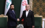 Le président iranien Masoud Pezeshkian, à droite, serre la main du Premier ministre irakien Ali al-Zaidi lors de leur rencontre à Téhéran, en Iran, le 22 juillet 2026. (Crédit : Présidence iranienne/AP)