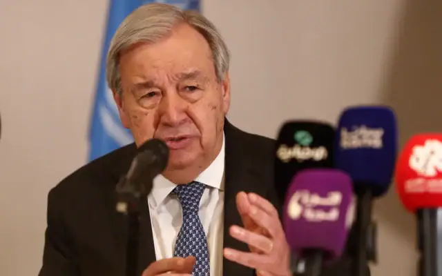 Le secrétaire général des Nations unies, António Guterres, s'exprimant lors d'une conférence de presse à Damas, en Syrie, le 26 juillet 2026. (Crédit : Omar Sanadiki/AP)