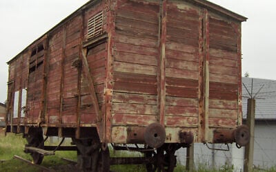 Un wagon utilisé pour les transports vers les camps de concentration nazis, au site mémoriel de Fort de Breendonk (Belgique), en 2007. (Crédit : JoJan / CC BY-SA 3.0)