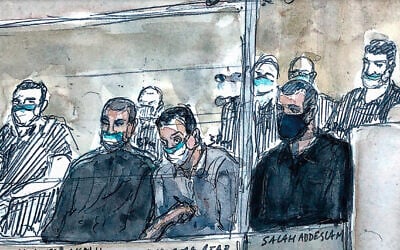 Mohamed Bakkali (à gauche), ici en juin 2022 au côté d'Oussama Atar (au centre) et Salah Abdeslam (à droite) dans le box des accusés du procès des attentats du 13-Novembre. Benoît Peyrucq/AFP