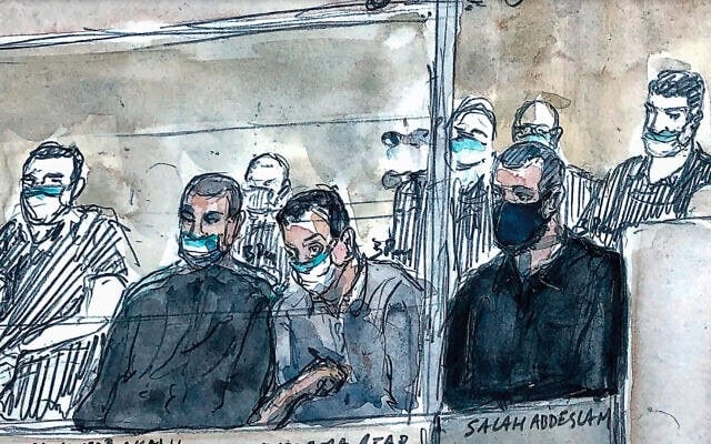 Mohamed Bakkali (à gauche), ici en juin 2022 au côté d'Oussama Atar (au centre) et Salah Abdeslam (à droite) dans le box des accusés du procès des attentats du 13-Novembre. Benoît Peyrucq/AFP Mohamed Bakkali (à gauche), ici en juin 2022 au côté d'Oussama Atar (au centre) et Salah Abdeslam (à droite) dans le box des accusés du procès des attentats du 13-Novembre. Benoît Peyrucq/AFP