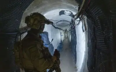 Un soldat de l'armée israélienne, dans un tunnel du Hezbollah, près du château de Beaufort, dans le sud du Liban, le 7 juillet 2026. (Crédit : Emanuel Fabian/Times of Israel) Un soldat de l'armée israélienne, dans un tunnel du Hezbollah, près du château de Beaufort, dans le sud du Liban, le 7 juillet 2026. (Crédit : Emanuel Fabian/Times of Israel)