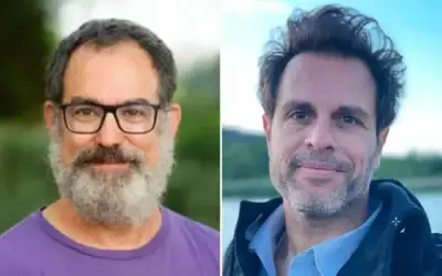 Le professeur Roi Gazit (à gauche), directeur du laboratoire des cellules souches au département de microbiologie, immunologie et génétique Shraga Segal de l'Université Ben-Gurion du Neguev (Avec l'aimable autorisation de Dani Michalis), et le Dr Ofir Cohen, lui aussi membre du département Shraga Segal de l'Université Ben-Gurion du Neguev.