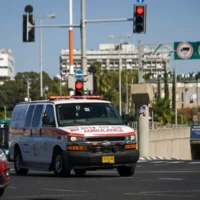 Une ambulance du Magen David Adom roule dans les rues de Haïfa, dans le nord d’Israël, le 23 octobre 2024. (Michael Giladi/Flash90)