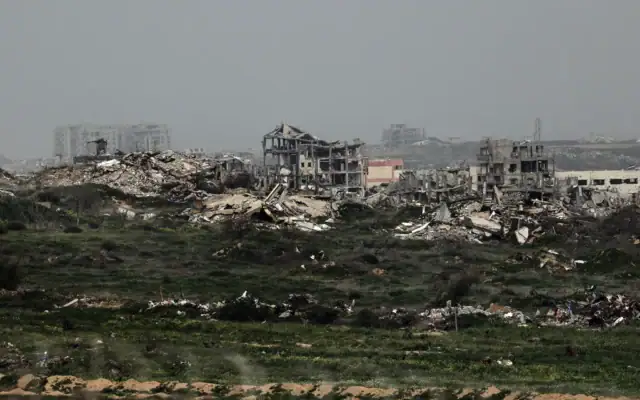 L'armée israélienne déployée près de la barrière frontalière avec Gaza, dans le sud d'Israël, le 9 février 2026. (Crédit: Tsafrir Abayov/FLASH90) L'armée israélienne déployée près de la barrière frontalière avec Gaza, dans le sud d'Israël, le 9 février 2026. (Crédit: Tsafrir Abayov/FLASH90)