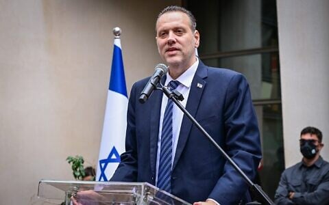 Le ministre de la Culture et des Sports, Miki Zohar, lors de l’inauguration du Musée israélien de la bande dessinée, dans la ville de Holon, le 10 février 2026. (Crédit : Avshalom Sassoni/Flash90)