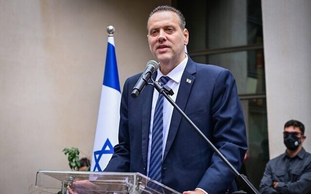Le ministre de la Culture et des Sports, Miki Zohar, lors de l’inauguration du Musée israélien de la bande dessinée, dans la ville de Holon, le 10 février 2026. (Crédit : Avshalom Sassoni/Flash90)
