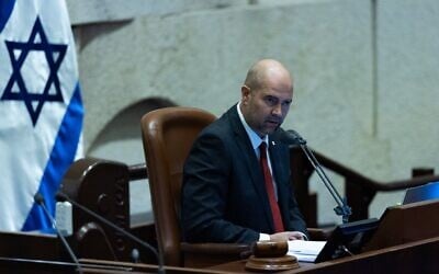 Le président de la Knesset, Amir Ohana, lors d'un vote préliminaire sur la dissolution de la Knesset, le 20 mai 2026. (Crédit : Yonatan Sindel/Flash90)