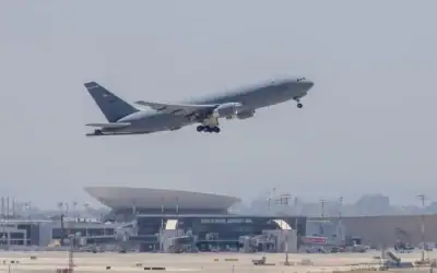 Un avion ravitailleur Boeing KC-46A de l'armée de l'air américaine décolle de l'aéroport Ben Gourion le 8 juin 2026. (Crédit: Yossi Aloni/Flash90)