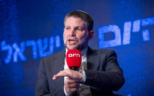 Le ministre des Finances, Bezalel Smotrich, participant à une conférence organisée par Israel Hayom, à Jérusalem, le 5 juillet 2026. (Crédit : Chaïm Goldberg/Flash90)