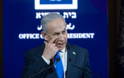 Le Premier ministre Benjamin Netanyahu assiste à une cérémonie pour le 50e anniversaire de l'Opération Entebbe à la Résidence du Président à Jérusalem, le 12 juillet 2026 (Chaim Goldberg/Flash90)