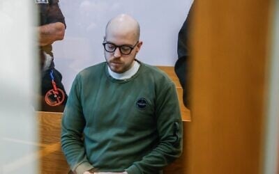 Amit Almog, qui a assassiné sa compagne Maya Vishniak en 2020, au tribunal de grande instance de Tel Aviv, le 12 juillet 2026. (Crédit : Yehoshua Yosef/Flash90) Amit Almog, qui a assassiné sa compagne Maya Vishniak en 2020, au tribunal de grande instance de Tel Aviv, le 12 juillet 2026. (Crédit : Yehoshua Yosef/Flash90)