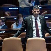 Le ministre des Communications, Shlomo Karhi, à la Knesset, à Jérusalem, le 15 juillet 2026. (Crédit : Yonatan Sindel/Flash90)