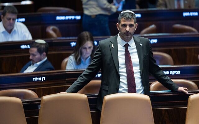 Le ministre des Communications, Shlomo Karhi, à la Knesset, à Jérusalem, le 15 juillet 2026. (Crédit : Yonatan Sindel/Flash90)