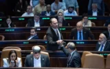 Simcha Rothman, député du parti HaTsionout HaDatit et président de la commission de la Constitution, du Droit et de la Justice de la Knesset, le 15 juillet 2026. (Crédit : Yonatan Sindel/Flash 90)