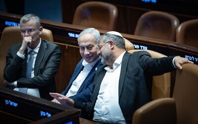 Le Premier ministre Benjamin Netanyahu et le ministre de la Sécurité nationale Itamar Ben Gvir assistant à un vote dans la salle plénière de la Knesset, à Jérusalem, le 16 juillet 2026. (Crédit : Yonatan Sindel/Flash90) Le Premier ministre Benjamin Netanyahu et le ministre de la Sécurité nationale Itamar Ben Gvir assistant à un vote dans la salle plénière de la Knesset, à Jérusalem, le 16 juillet 2026. (Crédit : Yonatan Sindel/Flash90)