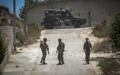Des soldats de l’armée israélienne en opération dans le village de Tell, près de la ville de Naplouse en Cisjordanie, le 25 juillet 2026. (Crédit: Nasser Ishtayeh/Flash90) Des soldats de l’armée israélienne en opération dans le village de Tell, près de la ville de Naplouse en Cisjordanie, le 25 juillet 2026. (Crédit: Nasser Ishtayeh/Flash90)