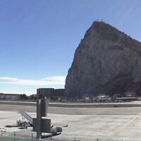 La piste d'atterrissage de l'aéroport de Gibraltar, au pied du Rocher (Capture d'écran - Google Maps)