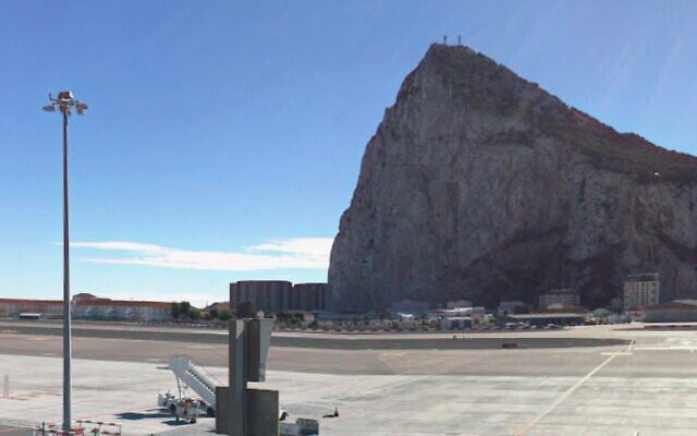 La piste d'atterrissage de l'aéroport de Gibraltar, au pied du Rocher (Capture d'écran - Google Maps)