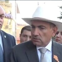 Le Premier ministre arménien Nikol Pashinyan s'adressant aux journalistes, le 29 juin 2026. (Crédit : Capture d'écran/YouTube)