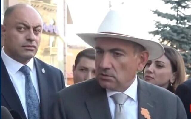 Le Premier ministre arménien Nikol Pashinyan s'adressant aux journalistes, le 29 juin 2026. (Crédit : Capture d'écran/YouTube)